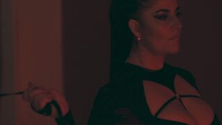 Kathalina777 alaposan uralva egy dögös latin amerikai milf által