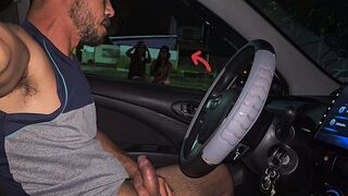 Utcai infó dupla dögös csajjal a buszmegállóban!