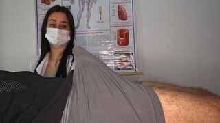 Dögös ápolónő meglepődik a durva beteg farkán a hordágyon